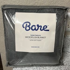 BareHome Twin/Twin XL micro plush Blanket